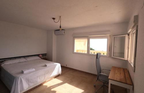 Oasis en la playa: piscina y relax - Foto 9