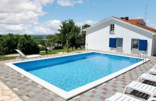 Family villa in Buje with pool and sea view - Foto 1