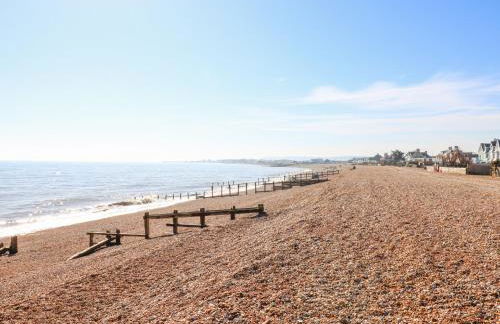 Bucket and Spades- Right on the Beach - Foto 56
