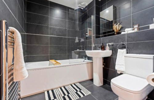 Luxury 1-Bed Apartment in JQ, Sleeps 3, Parking & Netflix, Ideal for contractors - Foto 20