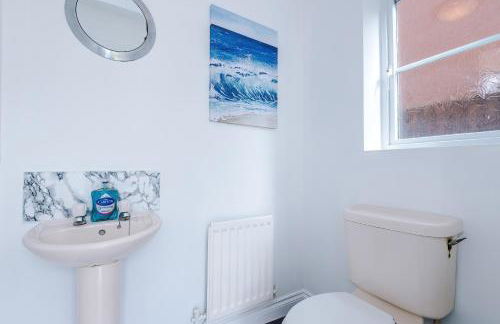 Beach Retreat with Hot Tub Sleeps 8 - Foto 42