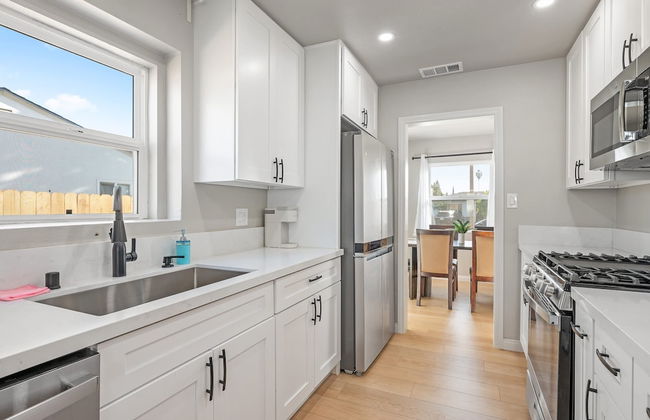 Luxury Modern Retreat w Spacious Yard Premium Comfort - Foto 25