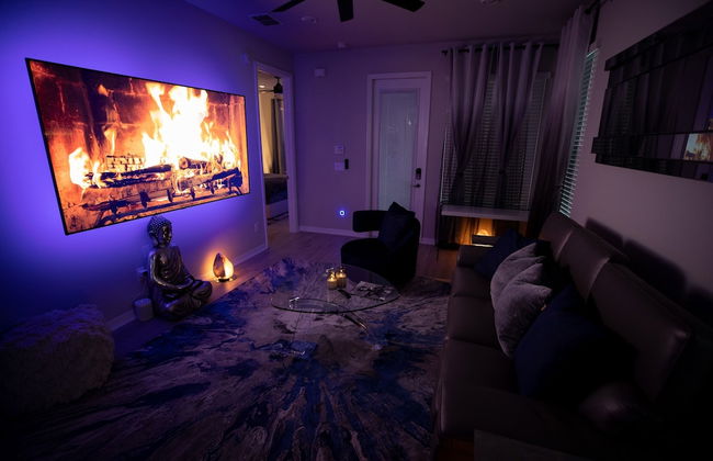 Brand New Modern Pet Friendly Zen Home W/ Private Home Theater & Hot Tub! 2 Bedroom Home by RedAwning - Photo 23