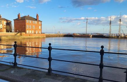 Peaceful Waterfront Apartment, Private Parking, Hull Marina - Foto 35