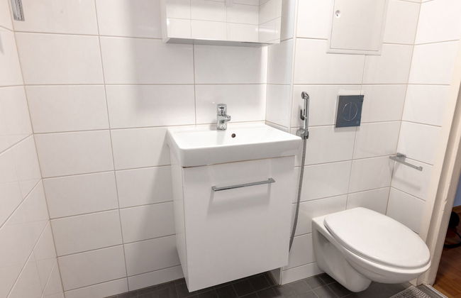 2ndhomes Cozy 1BR Apartment with Balcony - Photo 15