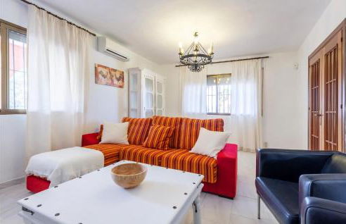 Gorgeous Home In Alhaurin De La Torre - Photo 21