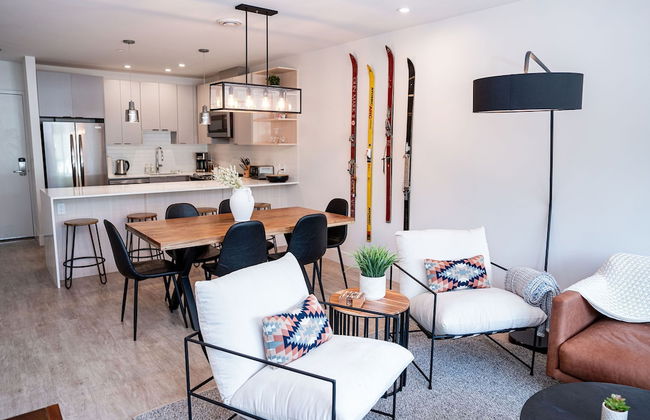 Huckin' Harry's by Revelstoke Vacations - Photo 20