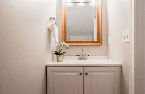 Modern + Cozy Townhome - minutes to Avalon w/king - Foto 21