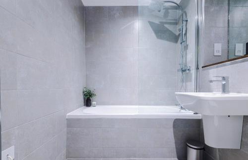 Stylish Modern Prime Location 2-Bed Flat - Foto 14