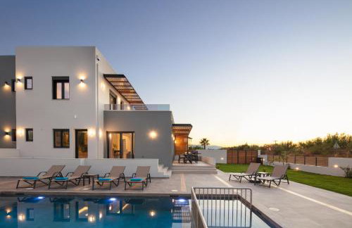 Sunnyside Villas, Just Steps to the Beach & Restaurants, By ThinkVilla - Photo 69