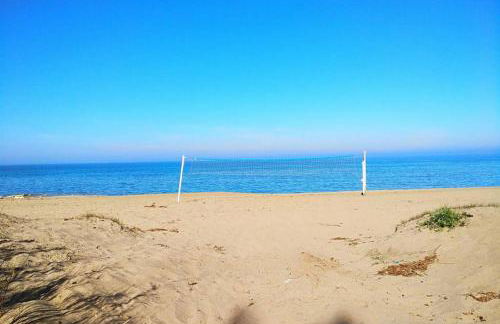 Estupendo apartamento en primera línea de playa y con vistas al mar - Foto 13