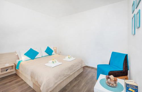 Apartmani D & J with Heated Pool & Stunning Sea View - Photo 101