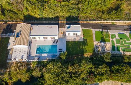 Villa Ami, Roda, Corfu: 10 guests, heated pool, private mini golf, pool table & more!! - Foto 35