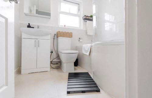 Newly Renovated 4BR House with lots of amenities - Foto 26