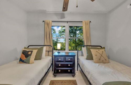 The White Lodge 4BDR Sleeps 8 with Fire Pit - Foto 22