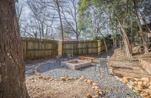 Classic City Apartment w Firepit - Photo 5