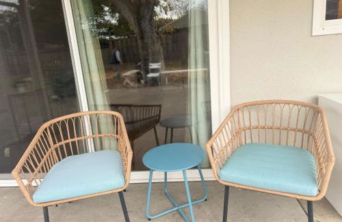 Chic Home with Expansive Backyard- duplex back unit - Foto 13