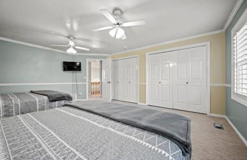 Hobbs Mill Ski Lodge Theater Games Dogs OK - Photo 47