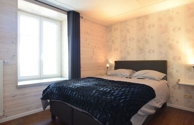 Lavish Holiday Home in Chassepierre With Terrace - Photo 3