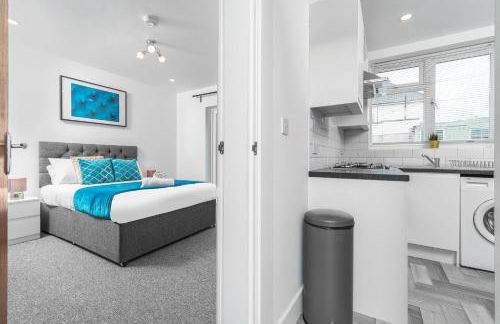 5 Bedroom House - 10 Guests - Multiple off Street Parking - Garden - Smart TV - WIFI - Contractors - Families - Groups - Top Rated - 98Q - Photo 43