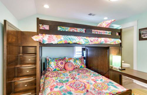 Greenwood Getaway with Furnished Patio and Lake View - Foto 16