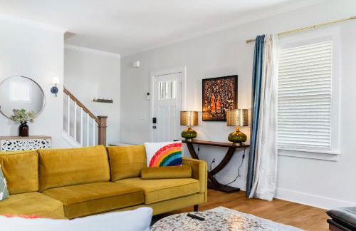 Family-Friendly 4BR with Fenced Yard & Parking - Foto 8