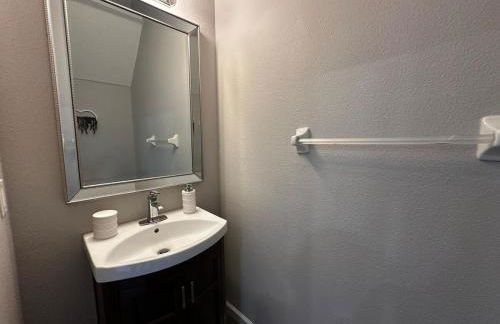 New 3BR w King Beds, Pool, Modern Elegance - Foto 23