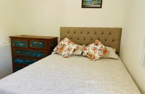 Apto com ar-cond e piscina a 100m mar praia da Enseada - Foto 19