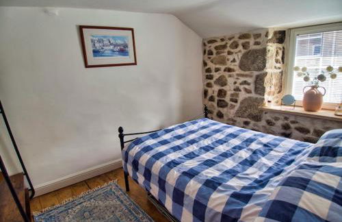 Knocker Cottage is a 3 bedroom made up of 1 double bedroom and 2 small double bedrooms in small village 10 min to beaches - Foto 59