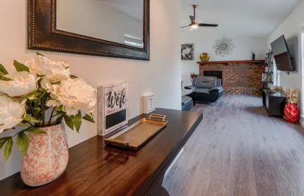 Beautiful home with backyard - Photo 28