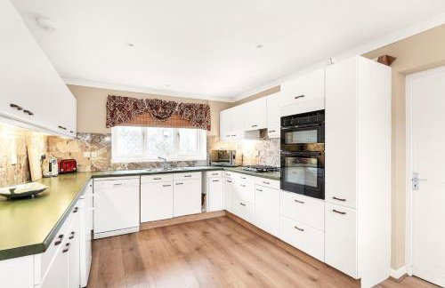 2-Bed Home with Free Parking - 2 min Walk to Bus - Foto 2