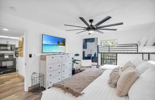 Designer Furnished and Views - Photo 15