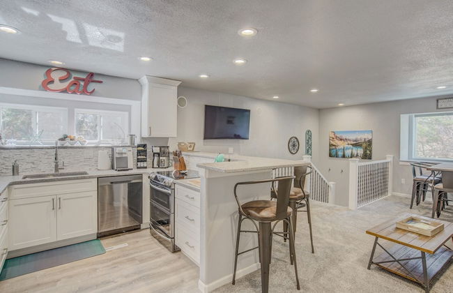 Verdant Oasisluxury, Traveler's Home W/hottub! - Foto 18