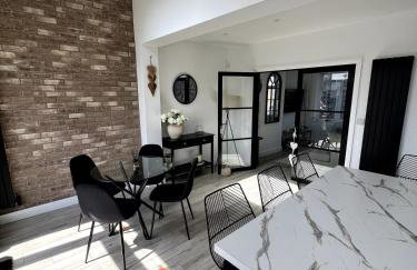 Spacious, cosy & stylish 3 Bed Home in Salford, near Trafford Park - Free Parking - Foto 20