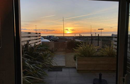 Studio neuf déco vintage face mer,terrasse ,jardin,wifi,parking sous-sol - Foto 8