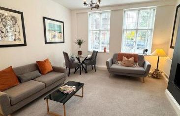 Modern 2 bed with parking in Marlow - Photo 1