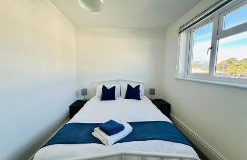 4-Bedroom House 5 mins to Beach & Parking - Foto 29