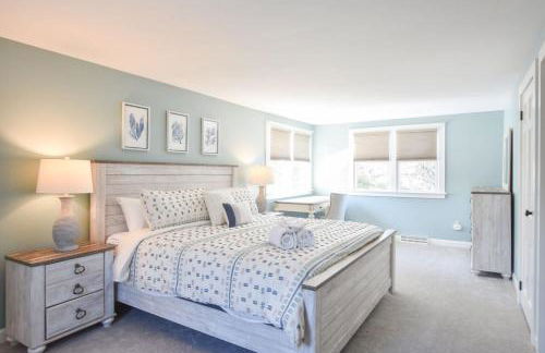 Beautiful Home Close to Ponds and Beach - Photo 12