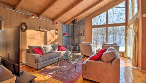 Fire Pit and Grill Lakefront Poconos Cottage! - Foto 2