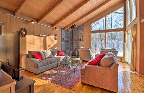 Fire Pit and Grill Lakefront Poconos Cottage! - Foto 2