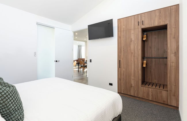 Clare Hillside Apartments - Photo 2