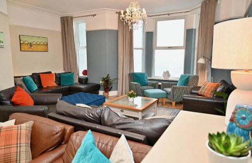 Bay View, Sleeps 18, 7 Bedrooms, 7 Bathrooms, Seafront, Criccieth - Foto 17