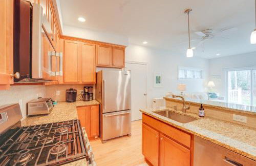 Near Portland Trails Walkable Apartment with Deck - Foto 10