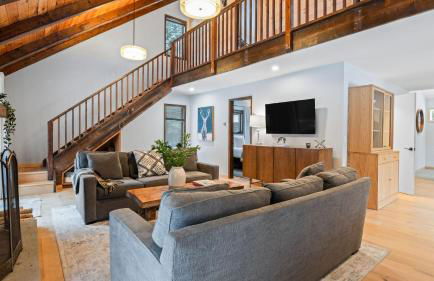 Catskills Mountain Home Near Windham w Fireplace Open Living Deer Run Lodge by AvantStay - Foto 8