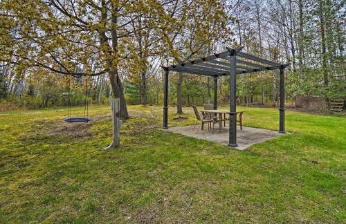 Walk to Lakefront! Cabin 21 Mi to Boyne Mtn Resort - Foto 18