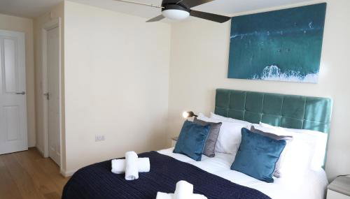 Spacious home with office and double driveway & FREE Wifi By ULTIMATE HOMES AWAY - Foto 4