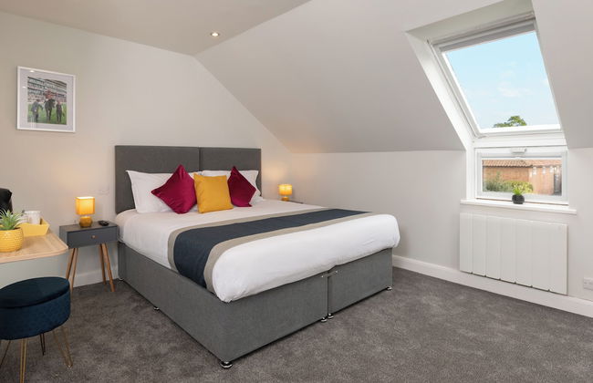 Stableside at York Racecourse - Photo 10