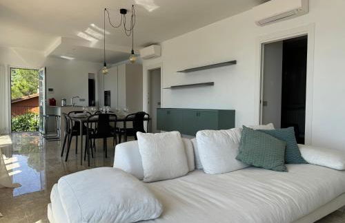 Modern and Elegant apartment with a spacious sea view terrace overlooking Palmaria Island Bright designer interiors Fully equipped Up to 6 guests Private parking Aircon All the comforts for a perfect stay - Foto 17