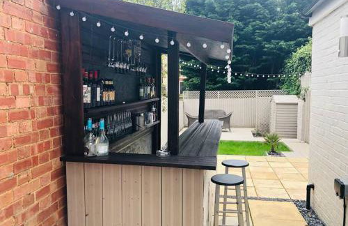 The Villas - Modern Comfort, 15 mins to Silverstone and Milton Keynes - Free parking, Prime, Netflix - Foto 1