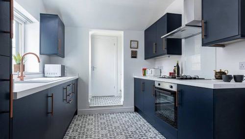 Sedgley-Wolverhampton-Contractors -4 beds-Parking - Foto 5